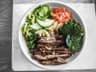 Rindsteak auf Mangosalat mit Reis